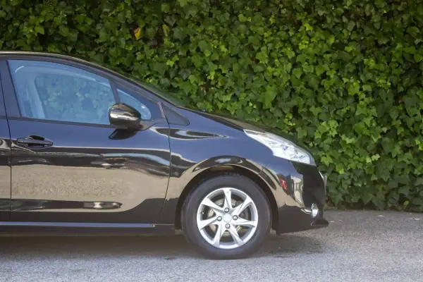 Peugeot 208 2012 - 7900 EUR, 99500 km - AUTO.MOTO.pt - 99500km - foto 5 de 16