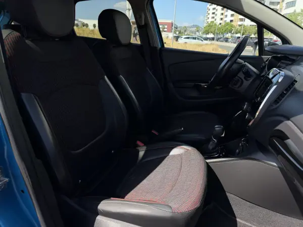 Renault Captur 2017 - 12995 EUR, 103000 km - AUTO.MOTO.pt - 103000km - foto 14 de 38