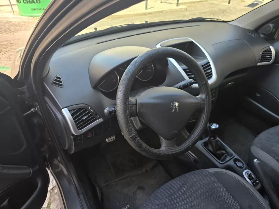 Peugeot 206 2011 - 4000 EUR, 254500 km - 254500km - foto 12 de 18