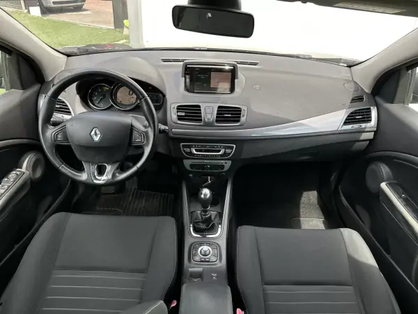 Renault Mégane Sport Tourer 2015 - 7990 EUR, 194000 km - AUTO.MOTO.pt - 194000km - foto 12 de 47