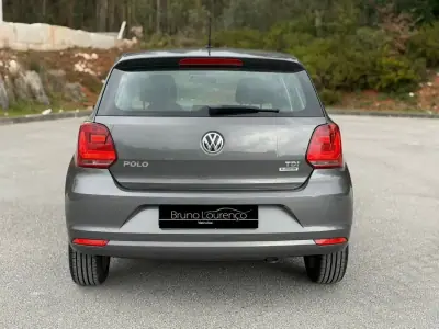 Volkswagen Polo 2017 - 10900 EUR, 152200 km - AUTO.MOTO.pt - 152200km - foto 5 de 28