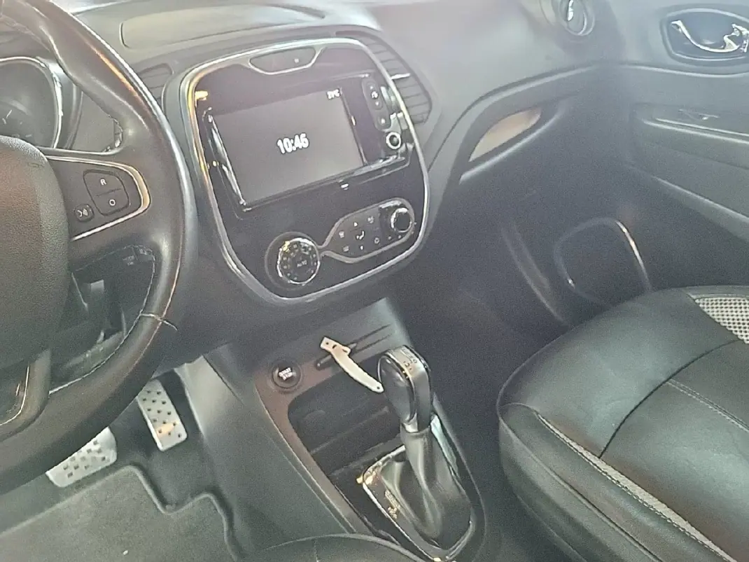 Renault Captur 2017 - 11900 EUR, 118207 km - 118207km - foto 22 de 23