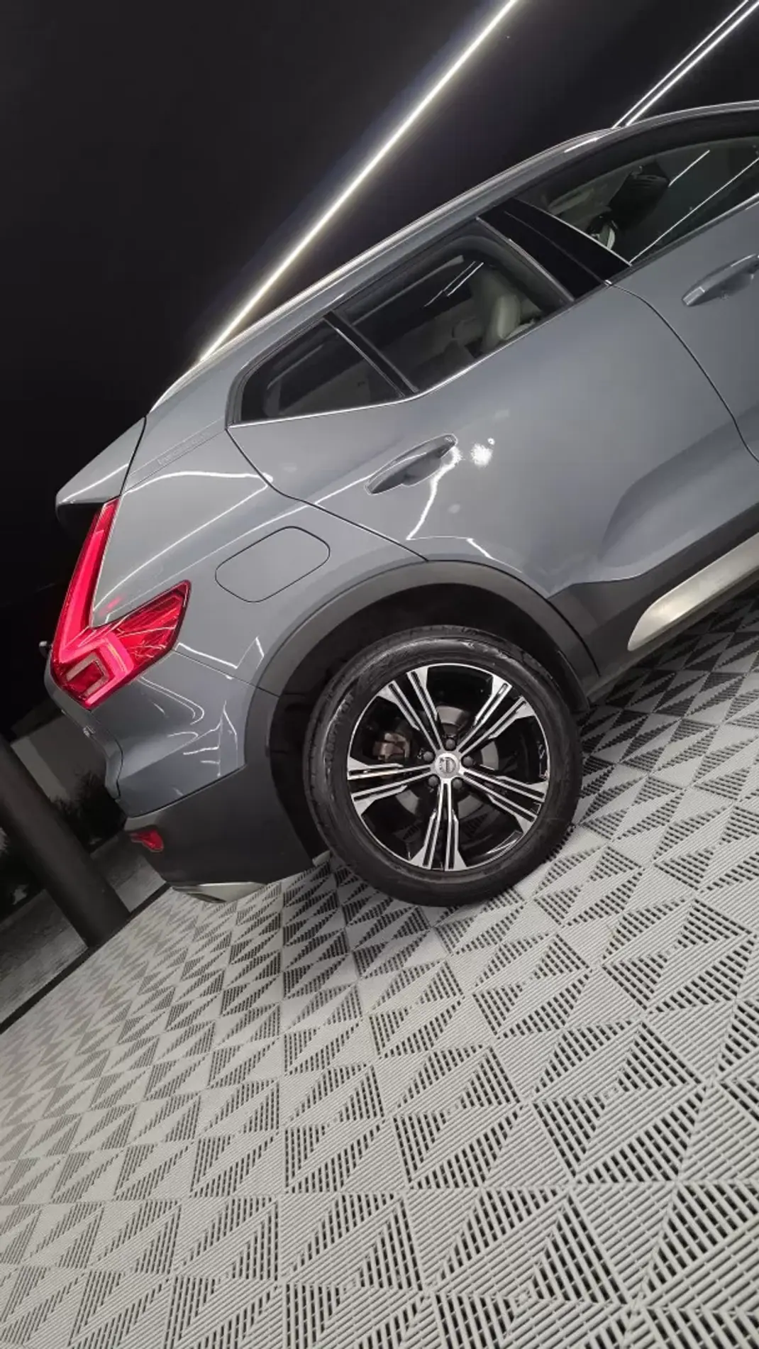 Volvo XC 40 2020 - 27750 EUR, 139000 km - AUTO.MOTO.pt - 139000km - foto 13 de 21