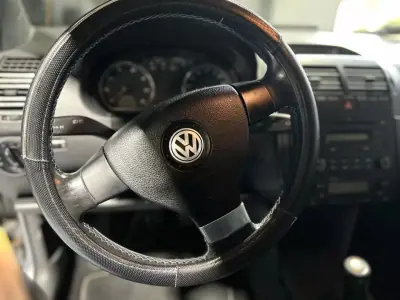 Volkswagen Polo 2009 - 6000 EUR, 189000 km - AUTO.MOTO.pt - 189000km - foto 14 de 21