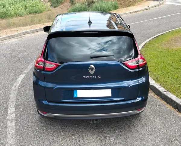 Renault Scénic 2019 - 13850 EUR, 196964 km - AUTO.MOTO.pt - 196964km - foto 4 de 15