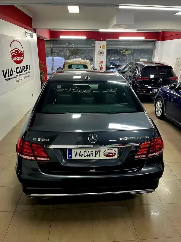Mercedes-Benz E 300 2013 - 17950 EUR, 221000 km - AUTO.MOTO.pt - 221000km - foto 8 de 32