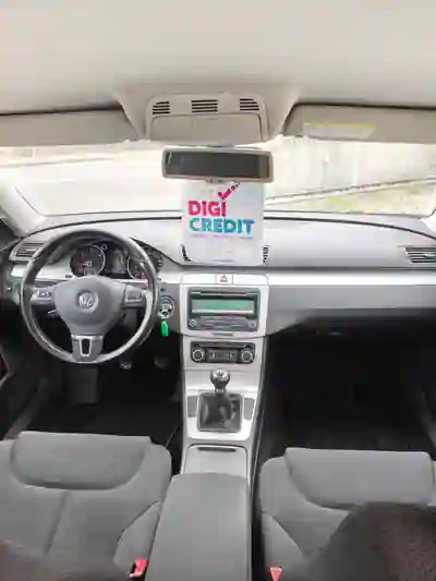 Volkswagen Passat Variant 2010 - 6750 EUR, 281500 km - AUTO.MOTO.pt - 281500km - foto 9 de 11