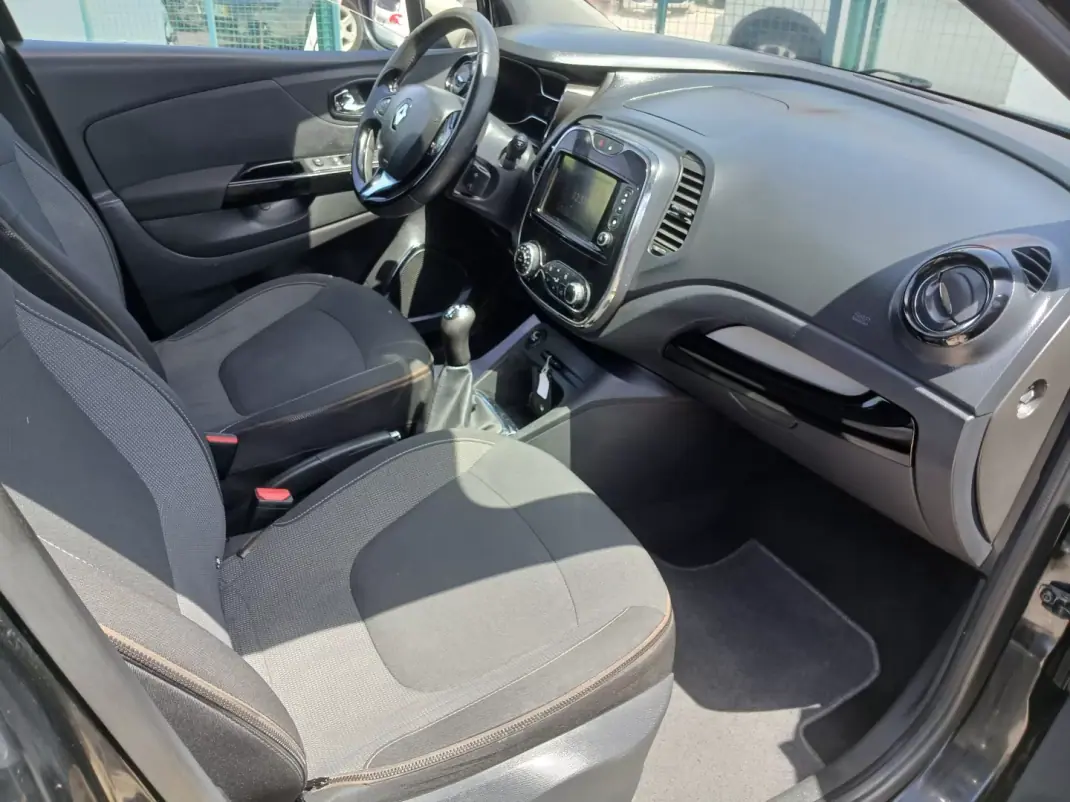 Renault Captur 2013 - 9950 EUR, 157174 km - AUTO.MOTO.pt - 157174km - foto 22 de 25