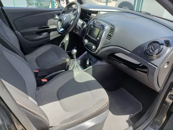 Renault Captur 2013 - 9950 EUR, 157174 km - AUTO.MOTO.pt - 157174km - foto 22 de 25
