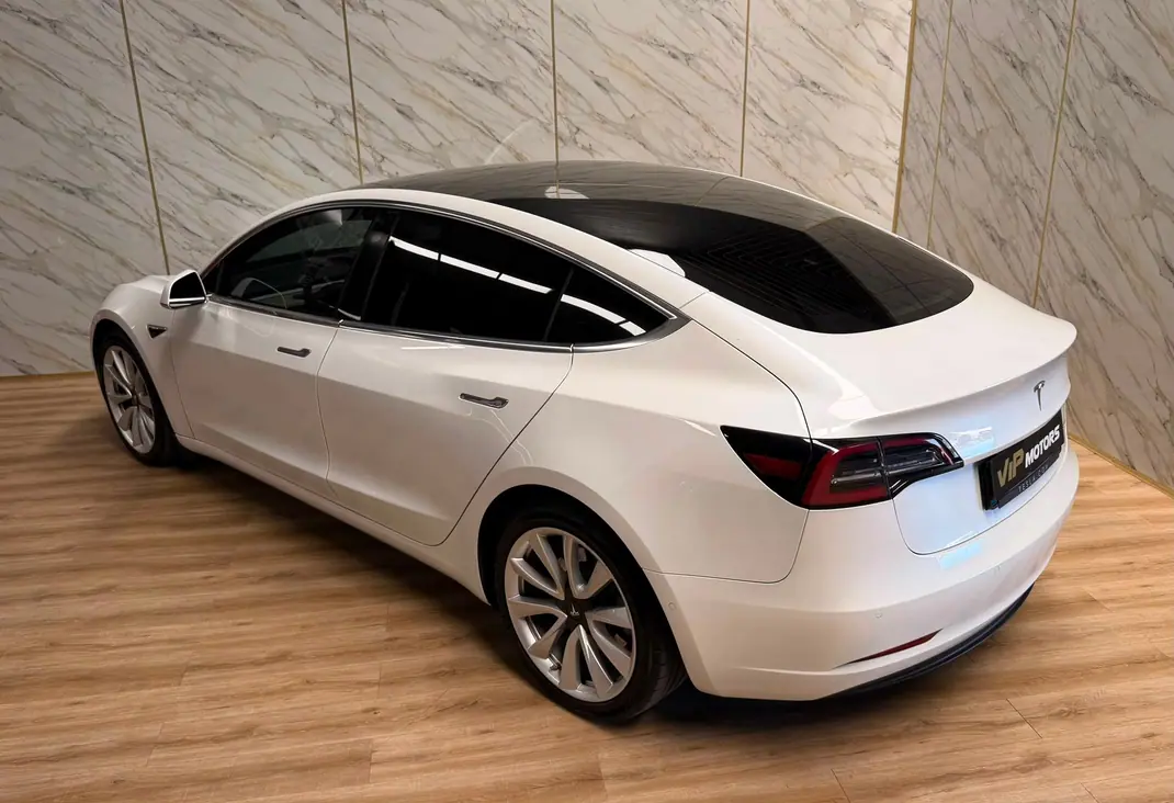 Tesla Model 3 2020 - 27900 EUR, 95000 km - 95000km - foto 4 de 11