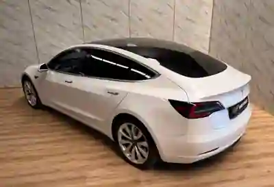 Tesla Model 3 2020 - 27900 EUR, 95000 km - 95000km - foto 4 de 11