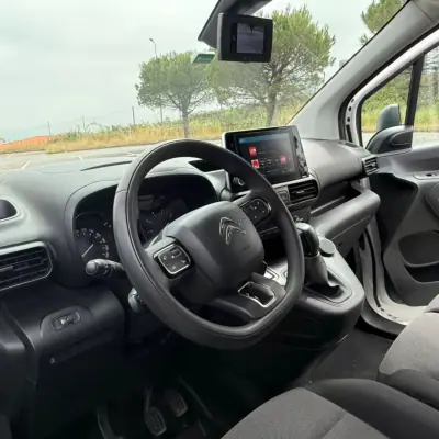 Citroën Berlingo 2019 - 14950 EUR, 96000 km - AUTO.MOTO.pt - 96000km - foto 10 de 17