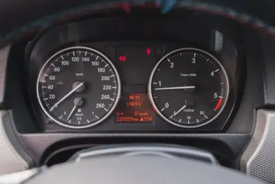 BMW 320 2016 - 18900 EUR, 230000 km - AUTO.MOTO.pt - 230000km - foto 20 de 28