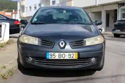 Renault Mégane 2006 - 1000 EUR, 324800 km - AUTO.MOTO.pt - 324800km - foto 2 de 16