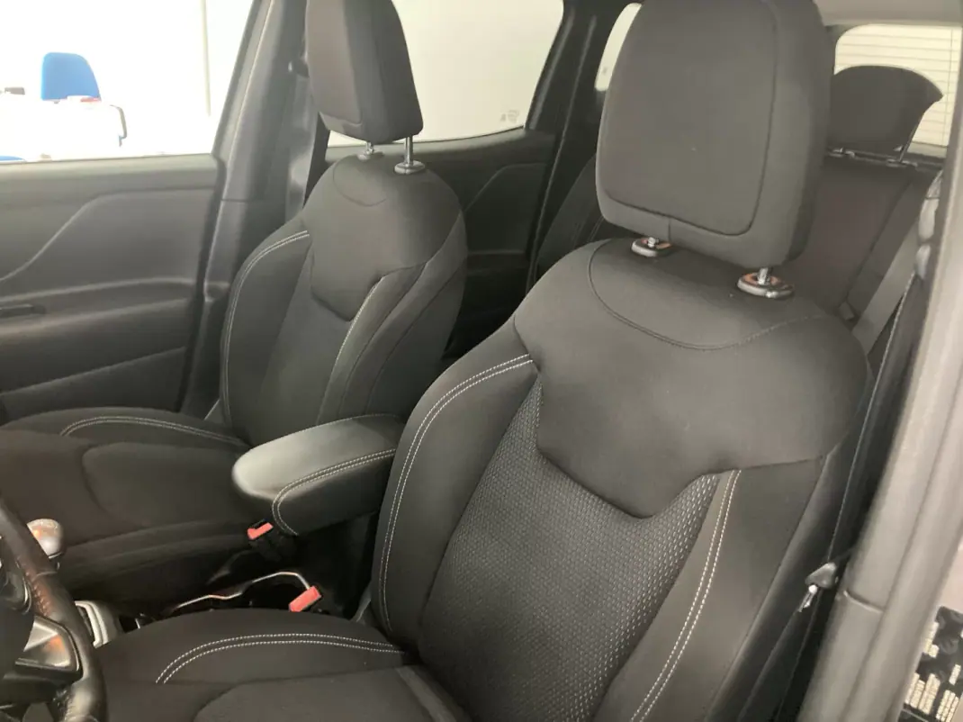 Jeep Renegade 2019 - 12900 EUR, 102216 km - AUTO.MOTO.pt - 102216km - foto 17 de 42