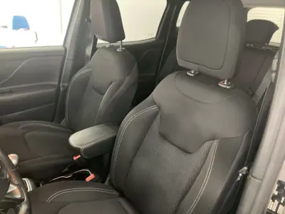 Jeep Renegade 2019 - 12900 EUR, 102216 km - AUTO.MOTO.pt - 102216km - foto 17 de 42