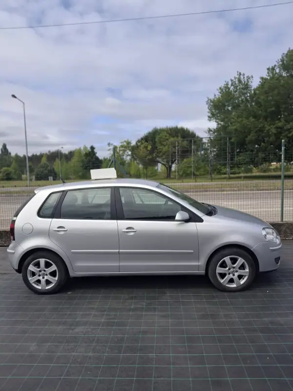 Volkswagen Polo 2008 - 6950 EUR, 245123 km - AUTO.MOTO.pt - 245123km - foto 5 de 14