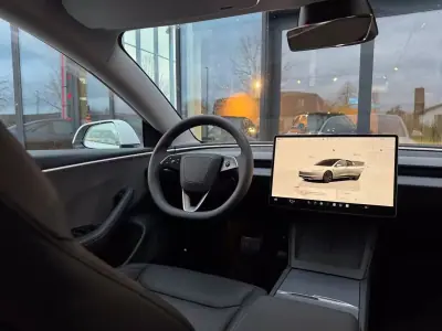 Tesla Model 3 2023 — foto 5 de 14
