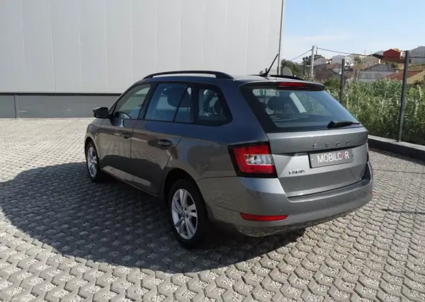 Skoda Fabia Break 2022 - 15700 EUR, 43596 km - AUTO.MOTO.pt - 43596km - foto 26 de 28