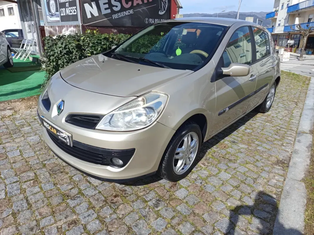 Renault Clio 2006 - 2990 EUR, 246000 km - AUTO.MOTO.pt - 246000km - foto 2 de 7