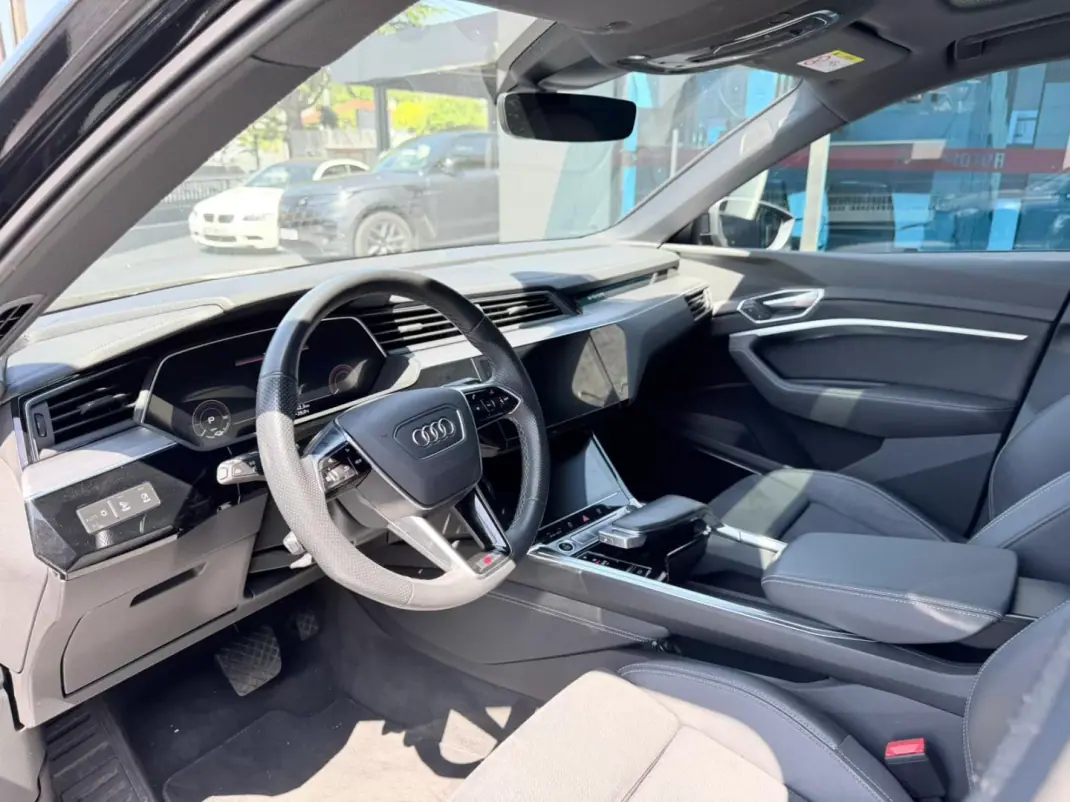 Audi e-tron 2022 - 39900 EUR, 70000 km - AUTO.MOTO.pt - 70000km - foto 6 de 12