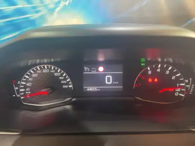 Peugeot 208 2023 - 14900 EUR, 44000 km - AUTO.MOTO.pt - 44000km - foto 39 de 47