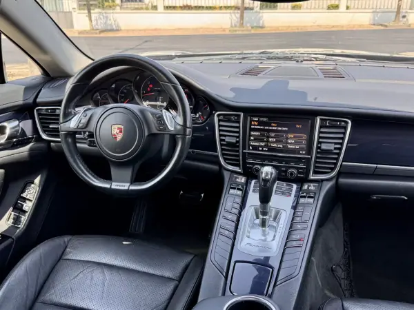 Porsche Panamera 2011 - 32500 EUR, 206000 km - 206000km - foto 10 de 20