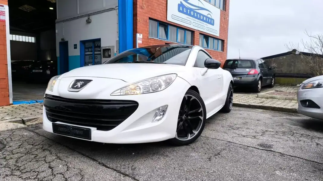 Peugeot RCZ 2011 - 11500 EUR, 126000 km - AUTO.MOTO.pt - 126000km - foto 12 de 14