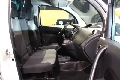 Renault 2019 - 9450 EUR, 190000 km - AUTO.MOTO.pt - 190000km - foto 12 de 23