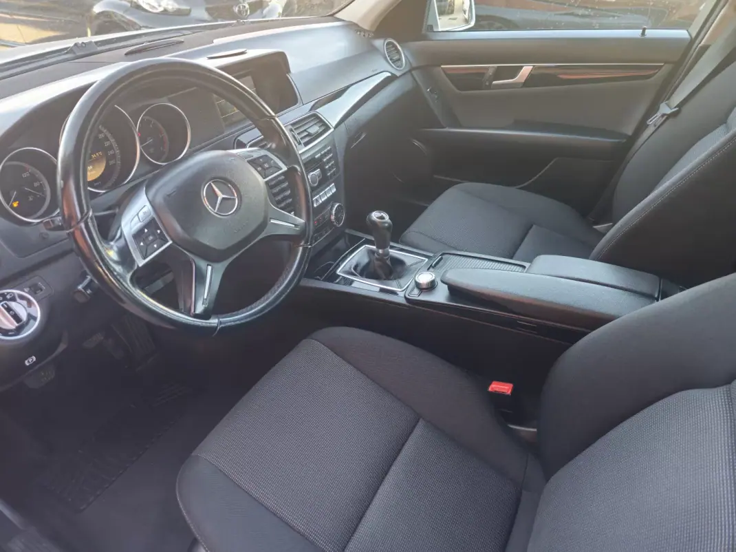 Mercedes-Benz C 200 2012 - 11990 EUR, 201378 km - 201378km - foto 8 de 12