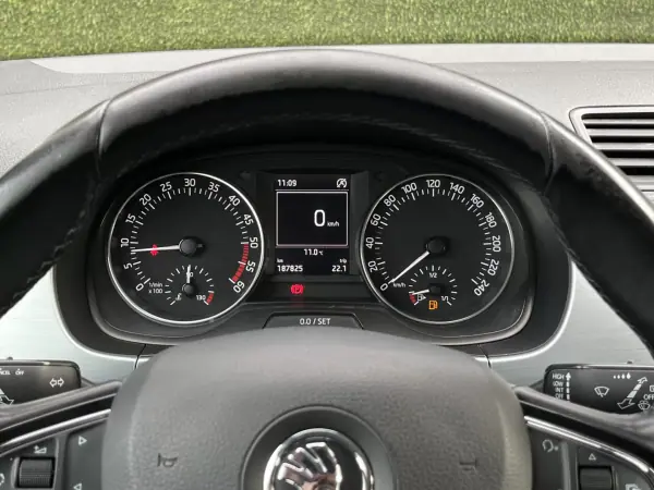 Skoda Fabia 2015 - 8900 EUR, 187000 km - AUTO.MOTO.pt - 187000km - foto 20 de 22
