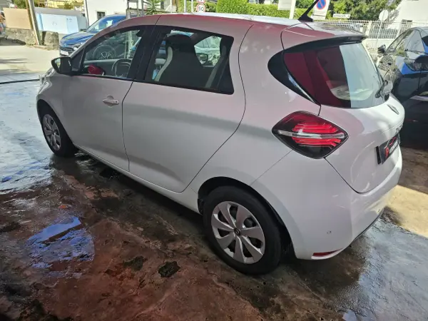 Renault Zoe 2021 - 13750 EUR, 97000 km - AUTO.MOTO.pt - 97000km - foto 5 de 20