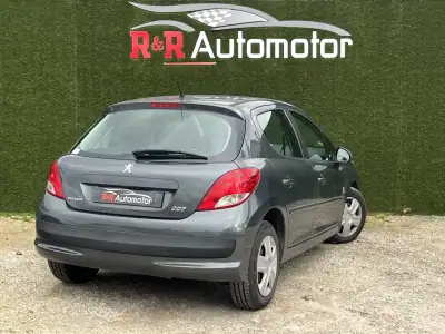 Peugeot 207 2012 - 7750 EUR, 138000 km - AUTO.MOTO.pt - 138000km - foto 2 de 16