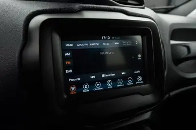 Jeep Renegade 2020 - 15999 EUR, 98800 km - AUTO.MOTO.pt - 98800km - foto 23 de 27