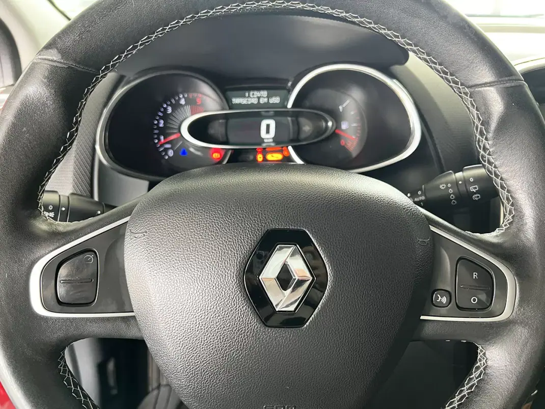 Renault Clio Sport Tourer 2016 - 9600 EUR, 169693 km - AUTO.MOTO.pt - 169693km - foto 18 de 23