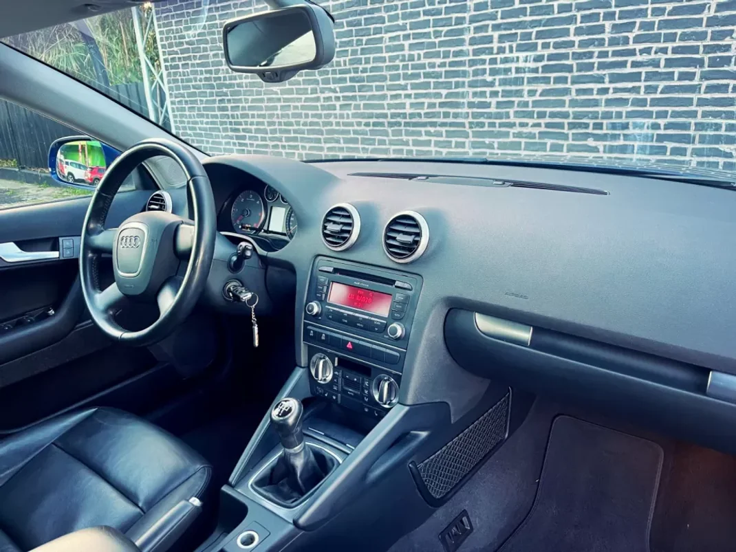 Audi A3 Sportback 2011 - 13450 EUR, 156000 km - AUTO.MOTO.pt - 156000km - foto 2 de 11