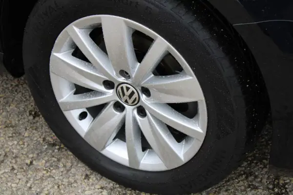 Volkswagen Passat 2011 - 10990 EUR, 174000 km - AUTO.MOTO.pt - 174000km - foto 7 de 30
