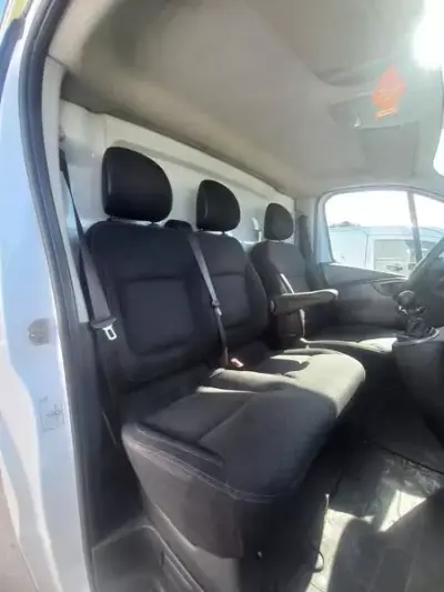 Renault Trafic 2015 - 9450 EUR, 236000 km - AUTO.MOTO.pt - 236000km - foto 4 de 4