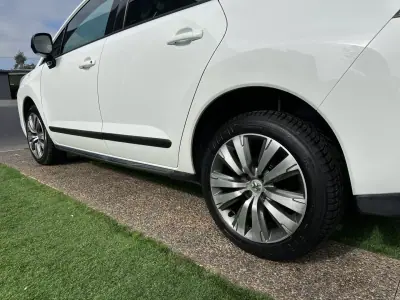 Peugeot 3008 2014 - 8900 EUR, 220000 km - AUTO.MOTO.pt - 220000km - foto 21 de 62