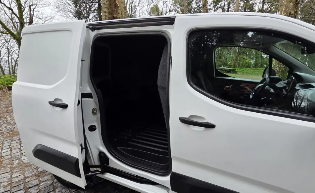 Peugeot 2021 - 12250 EUR, 171000 km - AUTO.MOTO.pt - 171000km - foto 17 de 20