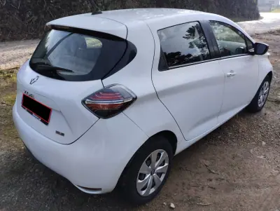 Renault Zoe 2020 - 12950 EUR, 110000 km - AUTO.MOTO.pt - 110000km - foto 7 de 27