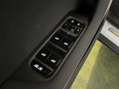 Polestar 2 2023 - 31750 EUR, 32000 km - AUTO.MOTO.pt - 32000km - foto 30 de 34