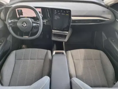 Renault Mégane E-Tech 2023 - 26900 EUR, 40000 km - AUTO.MOTO.pt - 40000km - foto 6 de 14