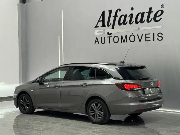 Opel Astra Sports Tourer 2019 - 11990 EUR, 117000 km - AUTO.MOTO.pt - 117000km - foto 8 de 24