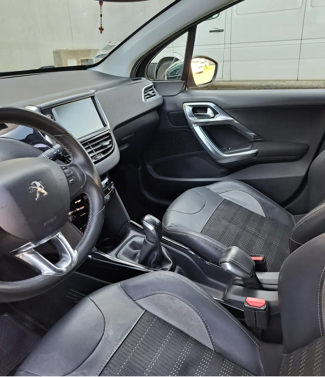 Peugeot 2008 2015 - 9100 EUR, 147000 km - AUTO.MOTO.pt - 147000km - foto 6 de 11