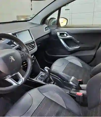 Peugeot 2008 2015 - 9100 EUR, 147000 km - AUTO.MOTO.pt - 147000km - foto 6 de 11