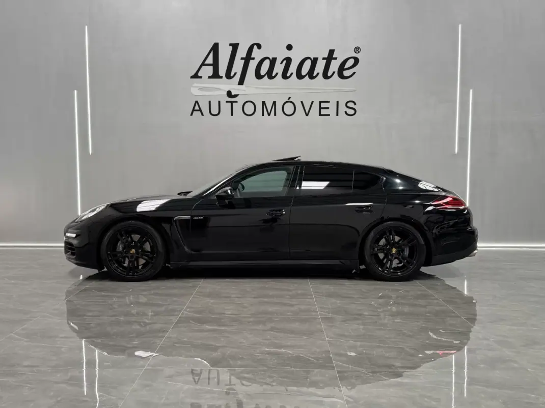 Porsche Panamera 2015 - 33990 EUR, 247000 km - AUTO.MOTO.pt - 247000km - foto 17 de 44