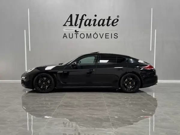 Porsche Panamera 2015 - 33990 EUR, 247000 km - AUTO.MOTO.pt - 247000km - foto 17 de 44