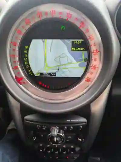 MINI Countryman 2012 - 7350 EUR, 262000 km - AUTO.MOTO.pt - 262000km - foto 3 de 16