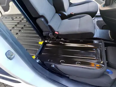 Peugeot Partner 1.6 HDI , 3 Lug. , Iva Dedutivel 2019 - 12480 EUR, 131000 km - AUTO.MOTO.pt - 131000km - foto 25 de 29